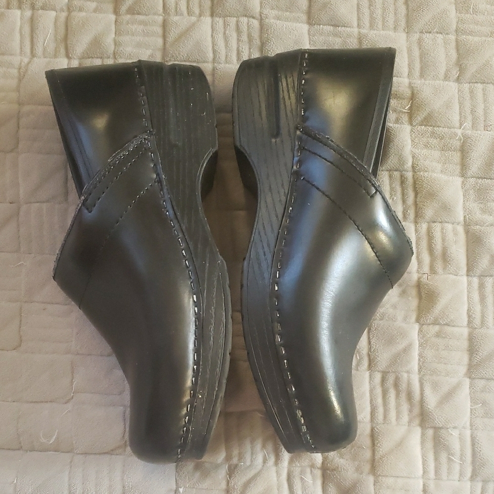 Black Clogs - Picture 5 of 7